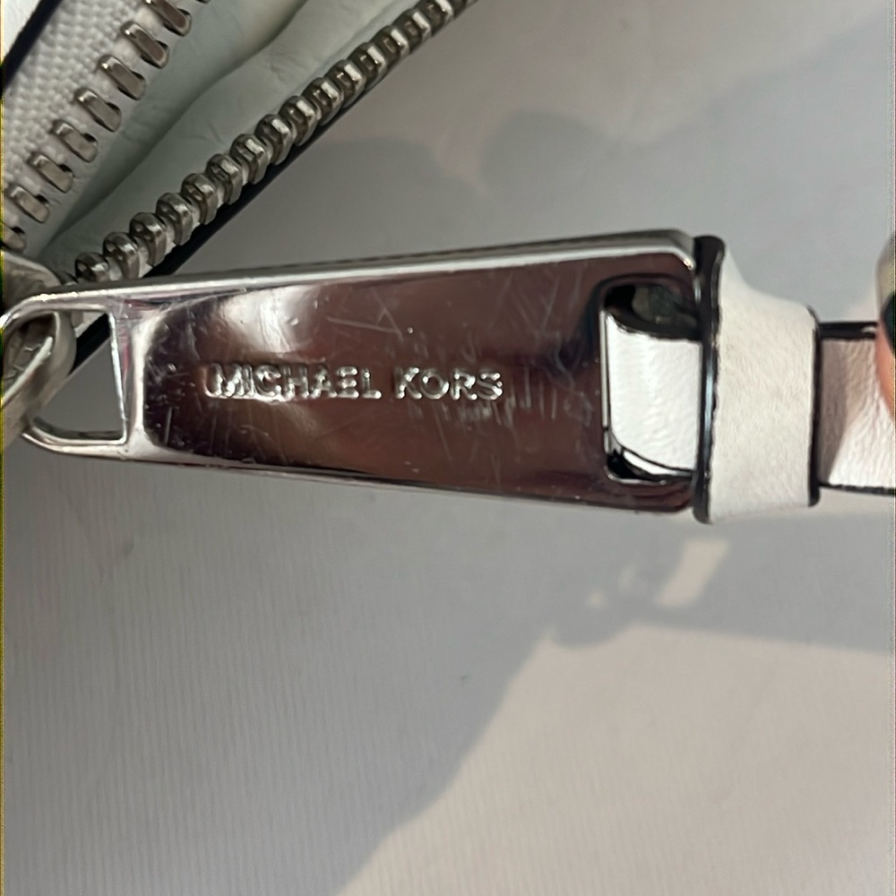 Michael Kors Optic White Devon Bag - Picture 10 of 16